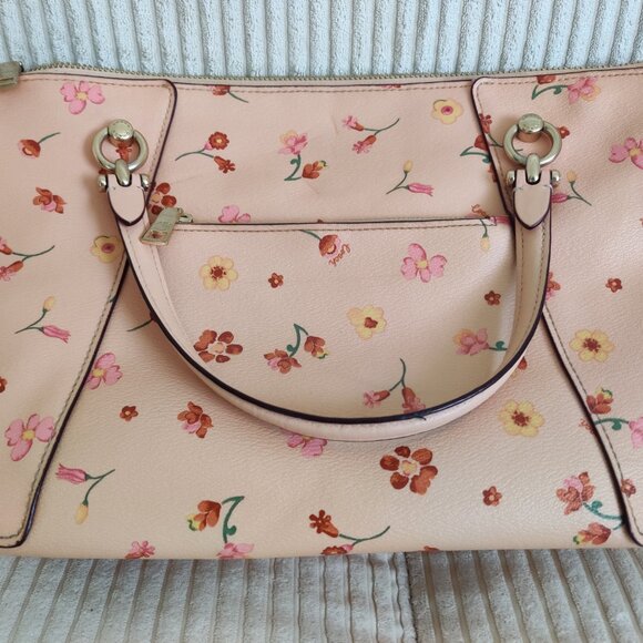 pink floral Coach Outlet Kelsey Satchel in GREAT CONDITION - Picture 2 of 8